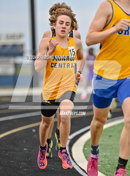 Thumbnail 3 in IHSAA Delta Sectionals (1600 Meter) photogallery.