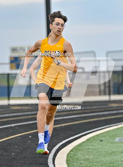 Thumbnail 1 in IHSAA Delta Sectionals (1600 Meter) photogallery.