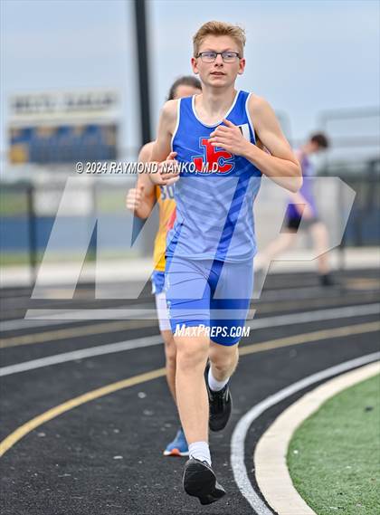 Thumbnail 2 in IHSAA Delta Sectionals (1600 Meter) photogallery.