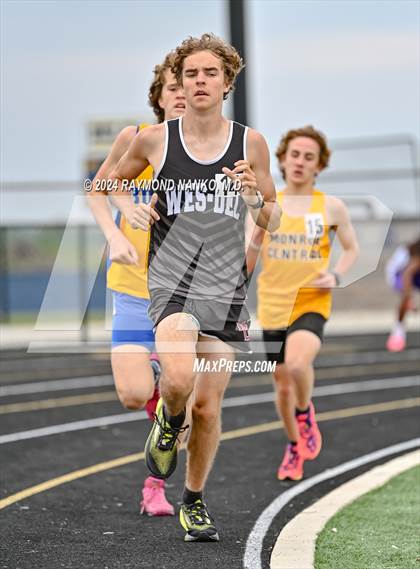 Thumbnail 1 in IHSAA Delta Sectionals (1600 Meter) photogallery.