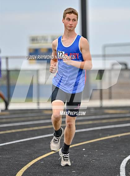 Thumbnail 1 in IHSAA Delta Sectionals (1600 Meter) photogallery.