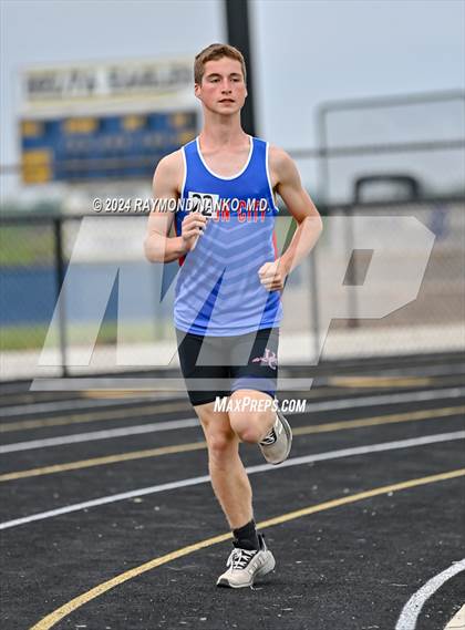 Thumbnail 1 in IHSAA Delta Sectionals (1600 Meter) photogallery.