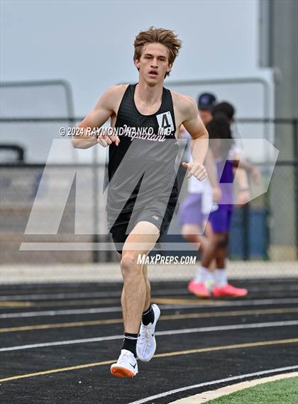 Thumbnail 1 in IHSAA Delta Sectionals (1600 Meter) photogallery.