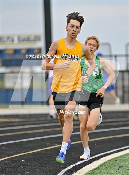 Thumbnail 2 in IHSAA Delta Sectionals (1600 Meter) photogallery.