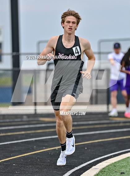 Thumbnail 3 in IHSAA Delta Sectionals (1600 Meter) photogallery.