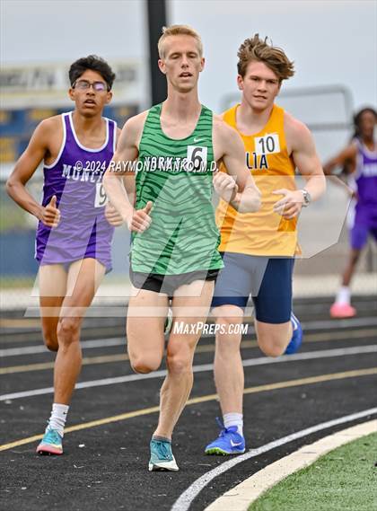 Thumbnail 2 in IHSAA Delta Sectionals (1600 Meter) photogallery.