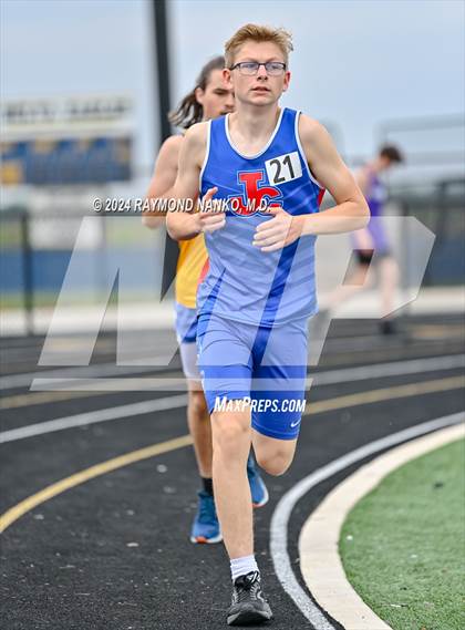 Thumbnail 3 in IHSAA Delta Sectionals (1600 Meter) photogallery.