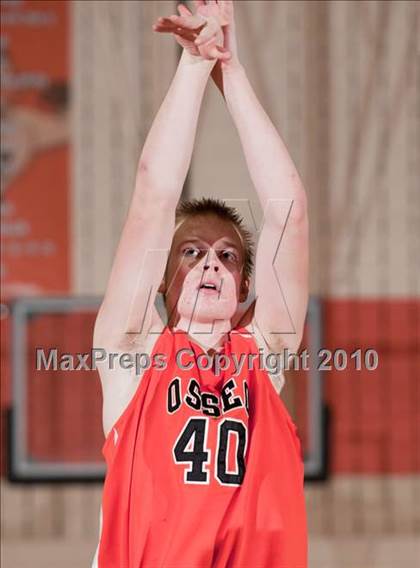 Thumbnail 2 in Blaine @ Osseo (JV) photogallery.