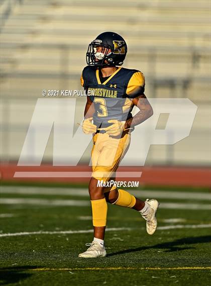Thumbnail 3 in Warren County vs. Hedgesville photogallery.