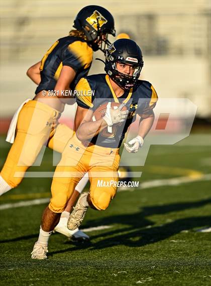 Thumbnail 2 in Warren County vs. Hedgesville photogallery.