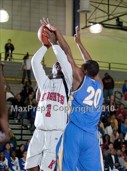 Thumbnail 2 in LACES vs. View Park (CIF LA City Section Small School Final) photogallery.