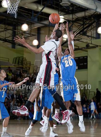 Thumbnail 3 in LACES vs. View Park (CIF LA City Section Small School Final) photogallery.