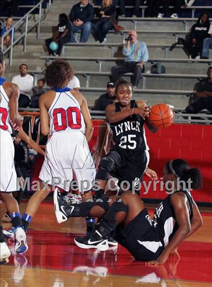 Thumbnail 2 in Bishop Lynch vs. Duncanville (Thanksgiving Hoopfest) photogallery.