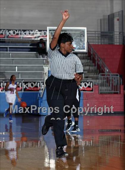 Thumbnail 2 in Bishop Lynch vs. Duncanville (Thanksgiving Hoopfest) photogallery.