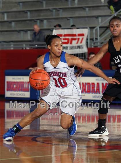 Thumbnail 2 in Bishop Lynch vs. Duncanville (Thanksgiving Hoopfest) photogallery.