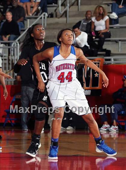 Thumbnail 2 in Bishop Lynch vs. Duncanville (Thanksgiving Hoopfest) photogallery.