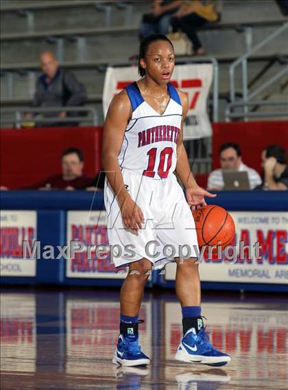Thumbnail 2 in Bishop Lynch vs. Duncanville (Thanksgiving Hoopfest) photogallery.