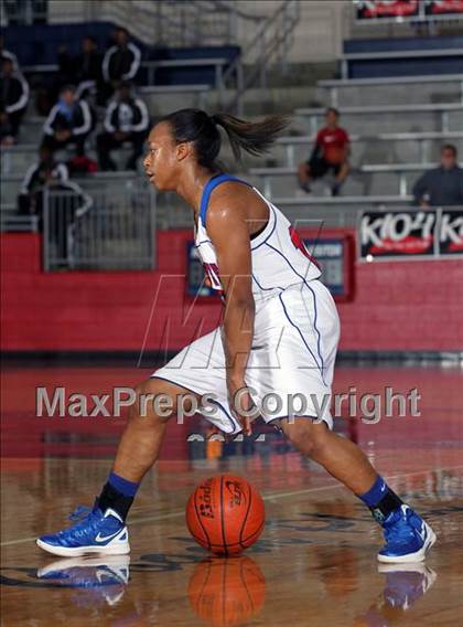 Thumbnail 2 in Bishop Lynch vs. Duncanville (Thanksgiving Hoopfest) photogallery.