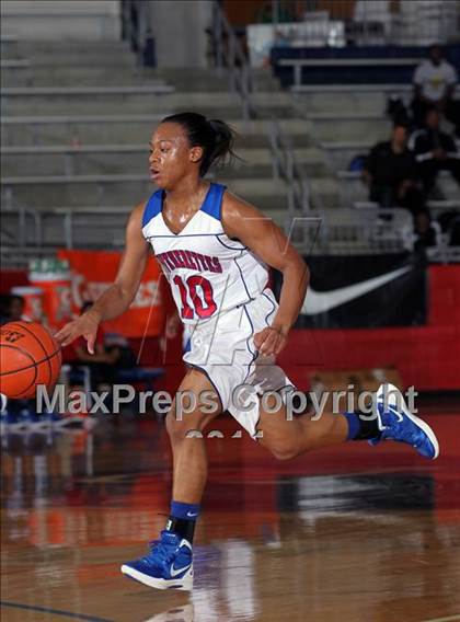 Thumbnail 3 in Bishop Lynch vs. Duncanville (Thanksgiving Hoopfest) photogallery.