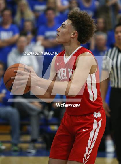 Thumbnail 1 in Mater Dei vs Santa Margarita photogallery.