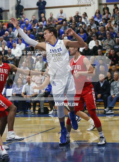 Thumbnail 2 in Mater Dei vs Santa Margarita photogallery.