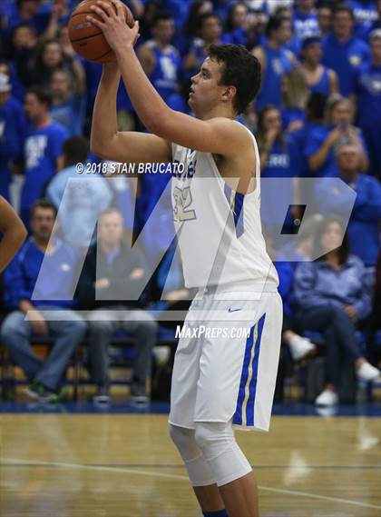 Thumbnail 1 in Mater Dei vs Santa Margarita photogallery.