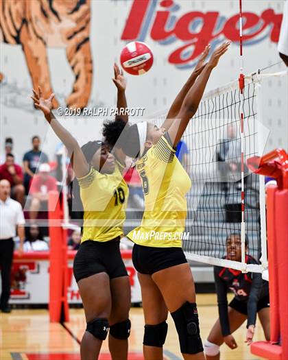 Thumbnail 3 in Alief Hastings @ Fort Bend Travis photogallery.