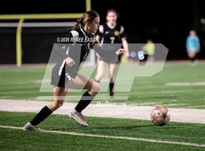 Thumbnail 2 in Byrd vs. Destrehan photogallery.