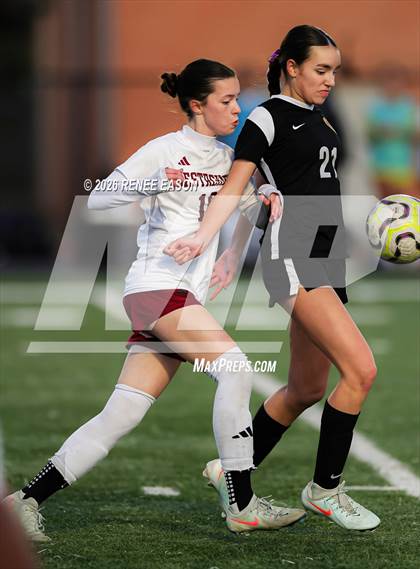 Thumbnail 3 in Byrd vs. Destrehan photogallery.