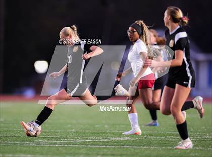 Thumbnail 2 in Byrd vs. Destrehan photogallery.