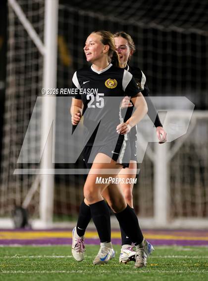 Thumbnail 2 in Byrd vs. Destrehan photogallery.