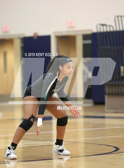 Thumbnail 2 in Lake Orion vs. West Bloomfield (MHSAA Regional Playoff) photogallery.