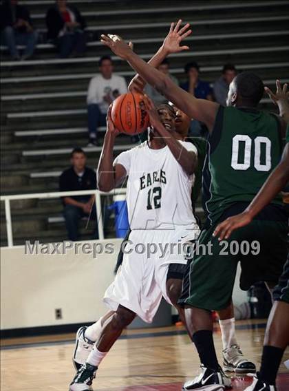 Thumbnail 3 in De Soto vs Fort Bend Hightower (McDonalds Texas Invitational) photogallery.