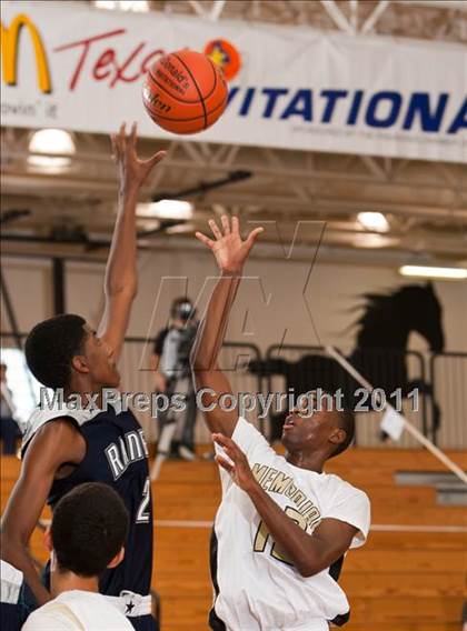 Thumbnail 3 in Pasadena Memorial vs Smithson Valley (McDonald's Texas Invitational)  photogallery.