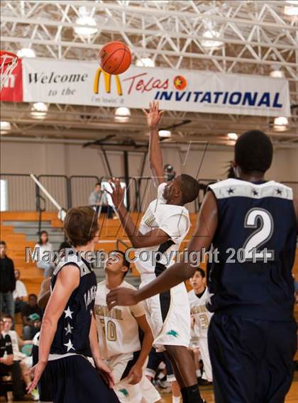 Thumbnail 2 in Pasadena Memorial vs Smithson Valley (McDonald's Texas Invitational)  photogallery.