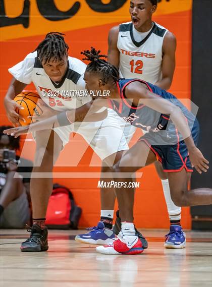 Thumbnail 3 in Terry Sanford @ South View photogallery.