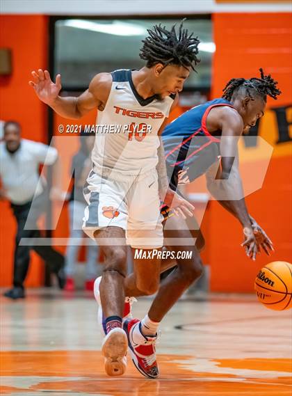 Thumbnail 3 in Terry Sanford @ South View photogallery.