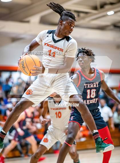 Thumbnail 2 in Terry Sanford @ South View photogallery.