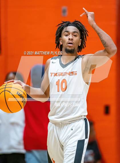 Thumbnail 2 in Terry Sanford @ South View photogallery.