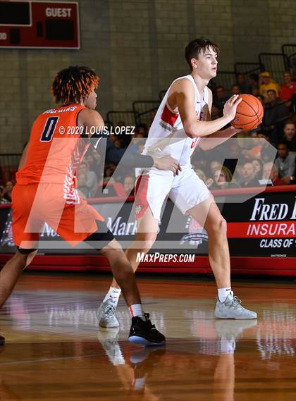Thumbnail 2 in Whitney Young @ Mater Dei (Nike Extravaganza) photogallery.