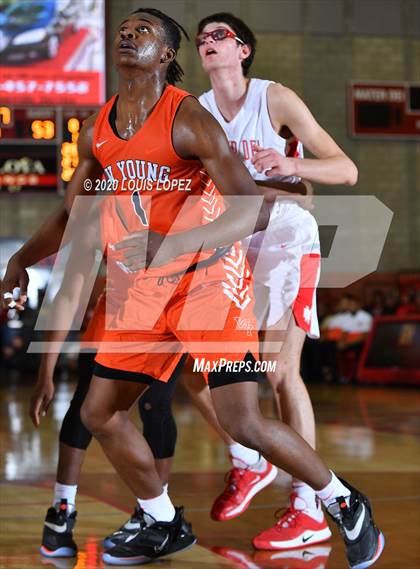 Thumbnail 2 in Whitney Young @ Mater Dei (Nike Extravaganza) photogallery.