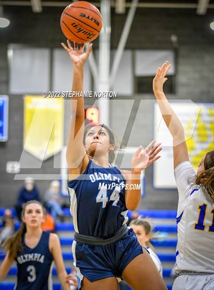 Thumbnail 2 in Olympia vs Tahoma (WIAA 4A District Playoff) photogallery.