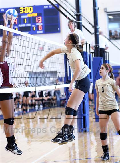 Thumbnail 2 in Central vs. Newton (KSHSAA 5A Sub-State Tournament) photogallery.