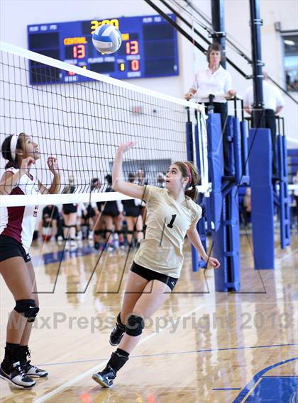 Thumbnail 2 in Central vs. Newton (KSHSAA 5A Sub-State Tournament) photogallery.