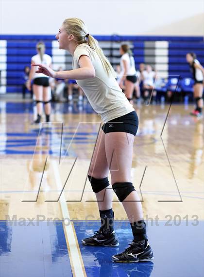 Thumbnail 2 in Central vs. Newton (KSHSAA 5A Sub-State Tournament) photogallery.