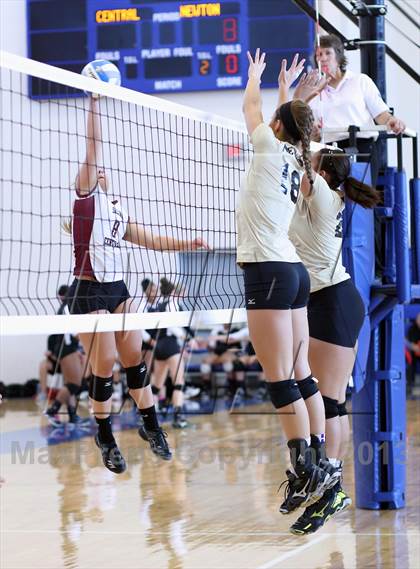 Thumbnail 2 in Central vs. Newton (KSHSAA 5A Sub-State Tournament) photogallery.