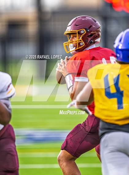 Thumbnail 2 in Beaumont United vs. Channelview (Scrimmage) photogallery.