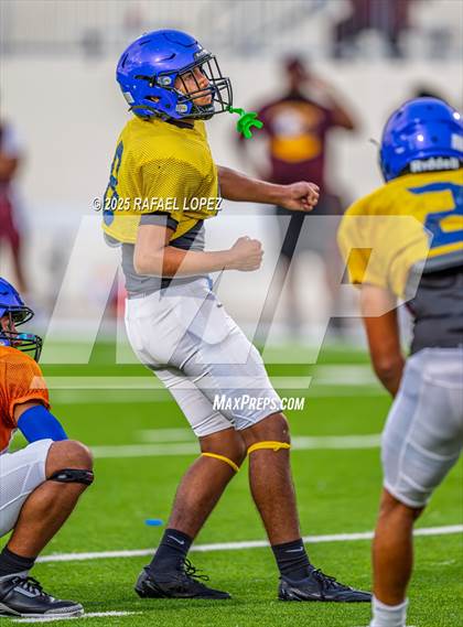 Thumbnail 3 in Beaumont United vs. Channelview (Scrimmage) photogallery.