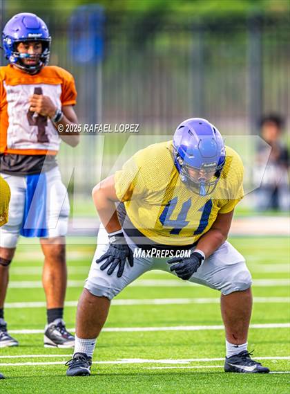 Thumbnail 3 in Beaumont United vs. Channelview (Scrimmage) photogallery.