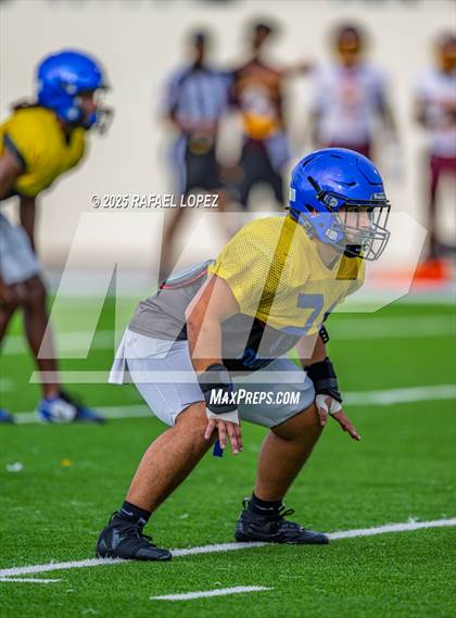 Thumbnail 3 in Beaumont United vs. Channelview (Scrimmage) photogallery.